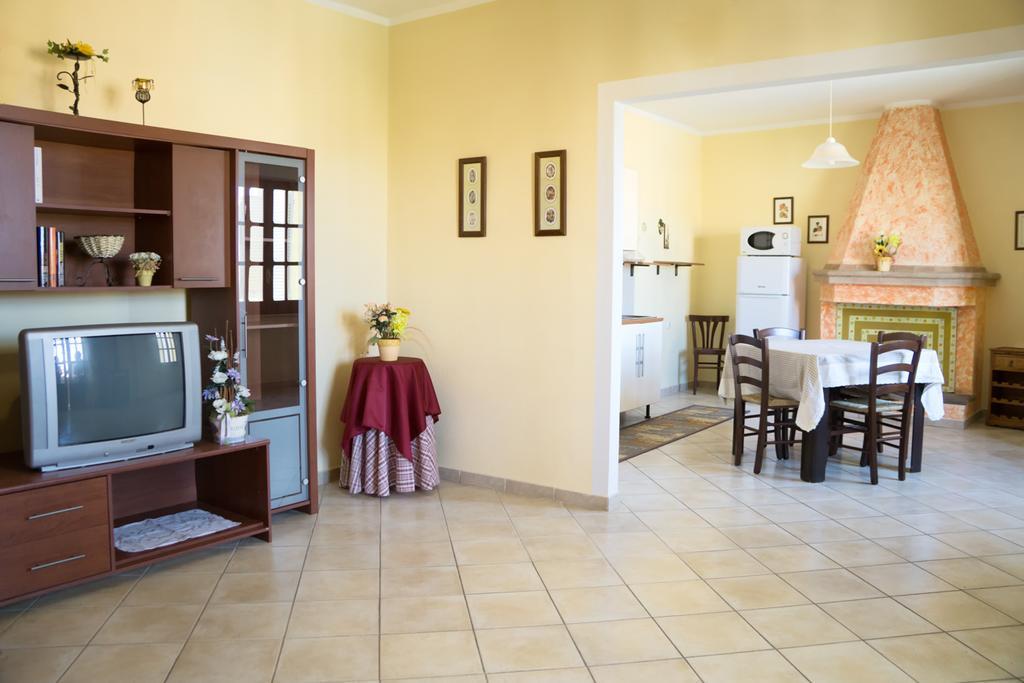 Casa Vacanza Da Luisa San Giovanni Suèrgiu Extérieur photo